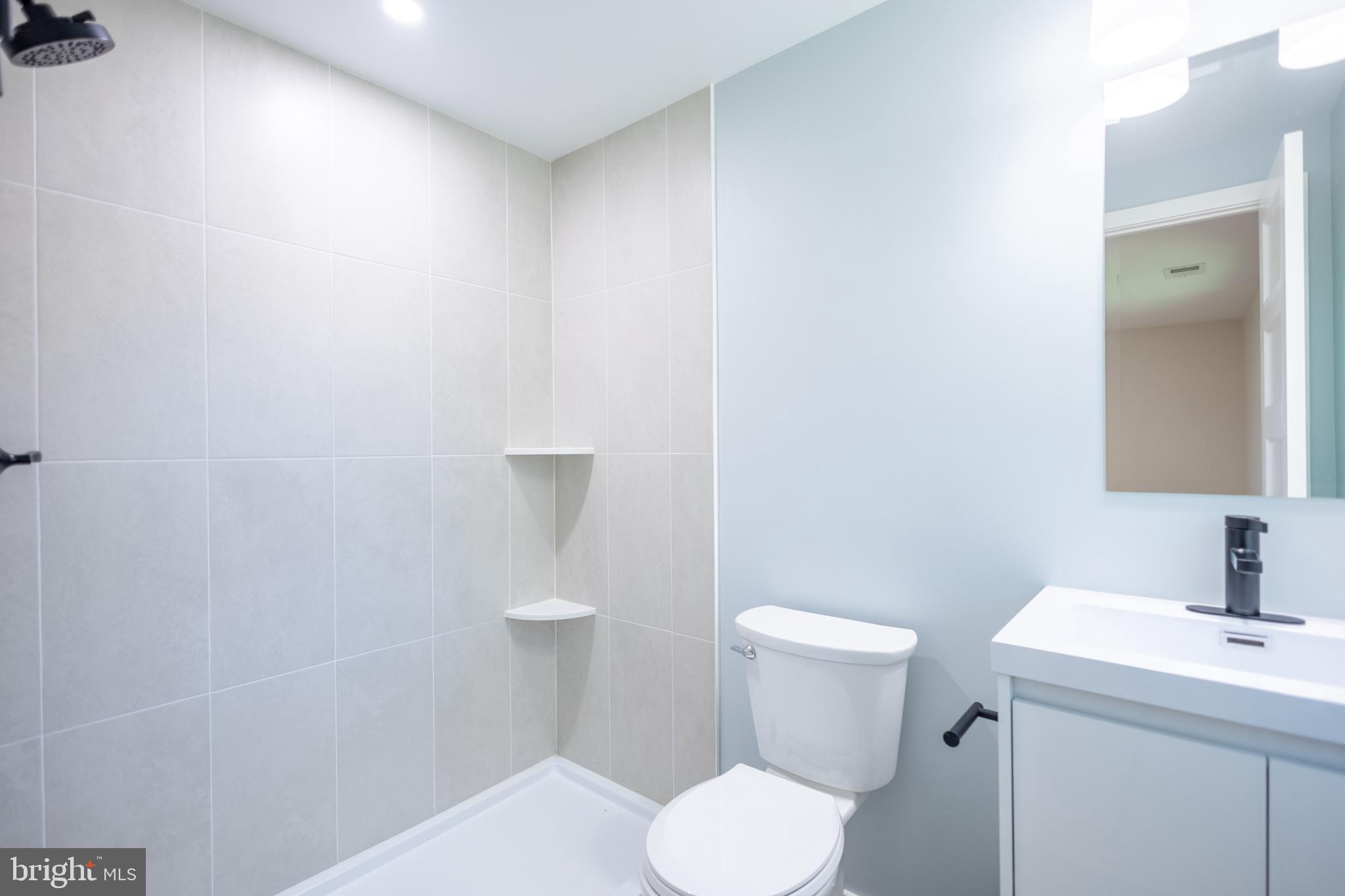 EDGEWATER - Residential Lease