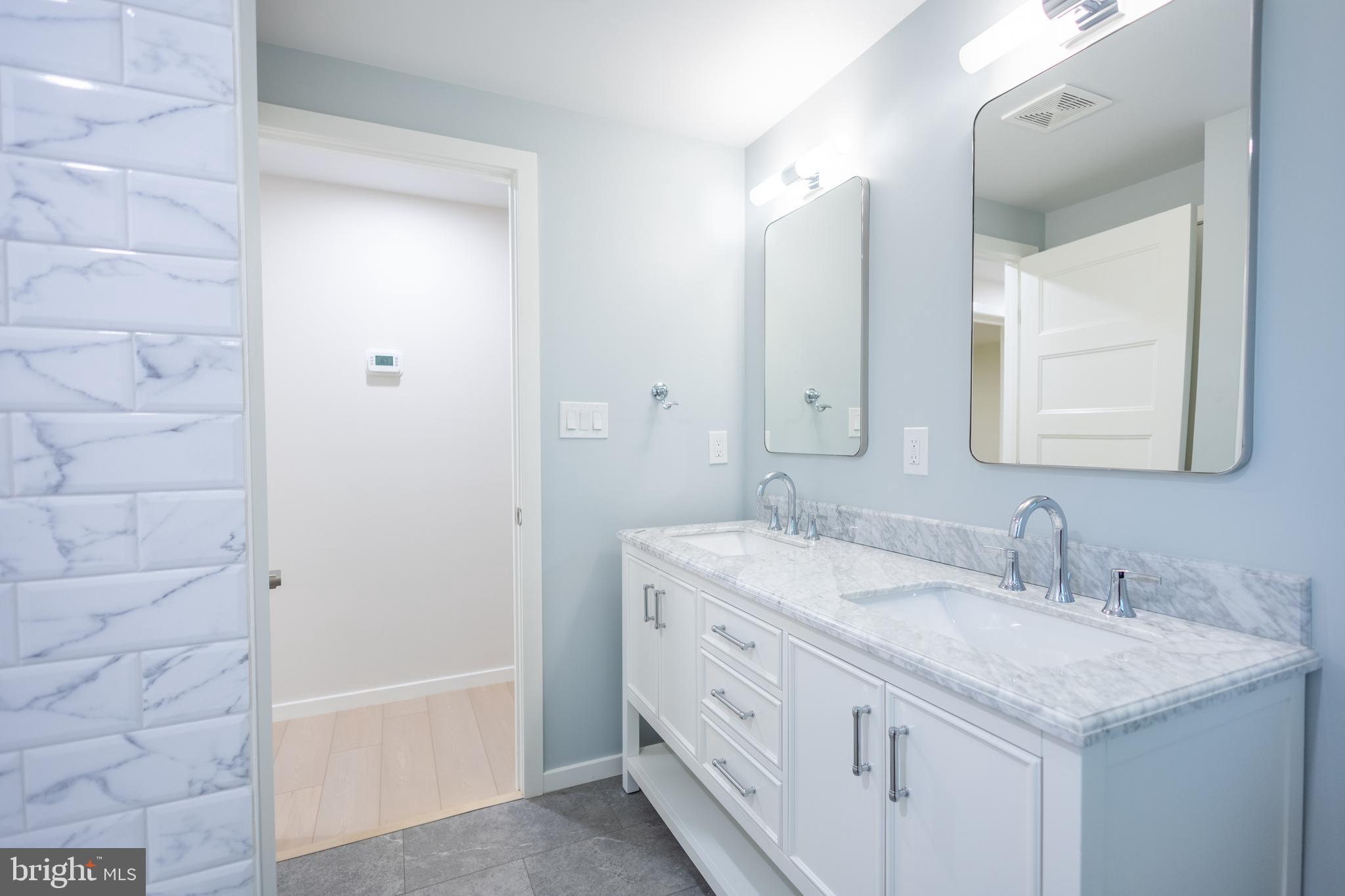 EDGEWATER - Residential Lease