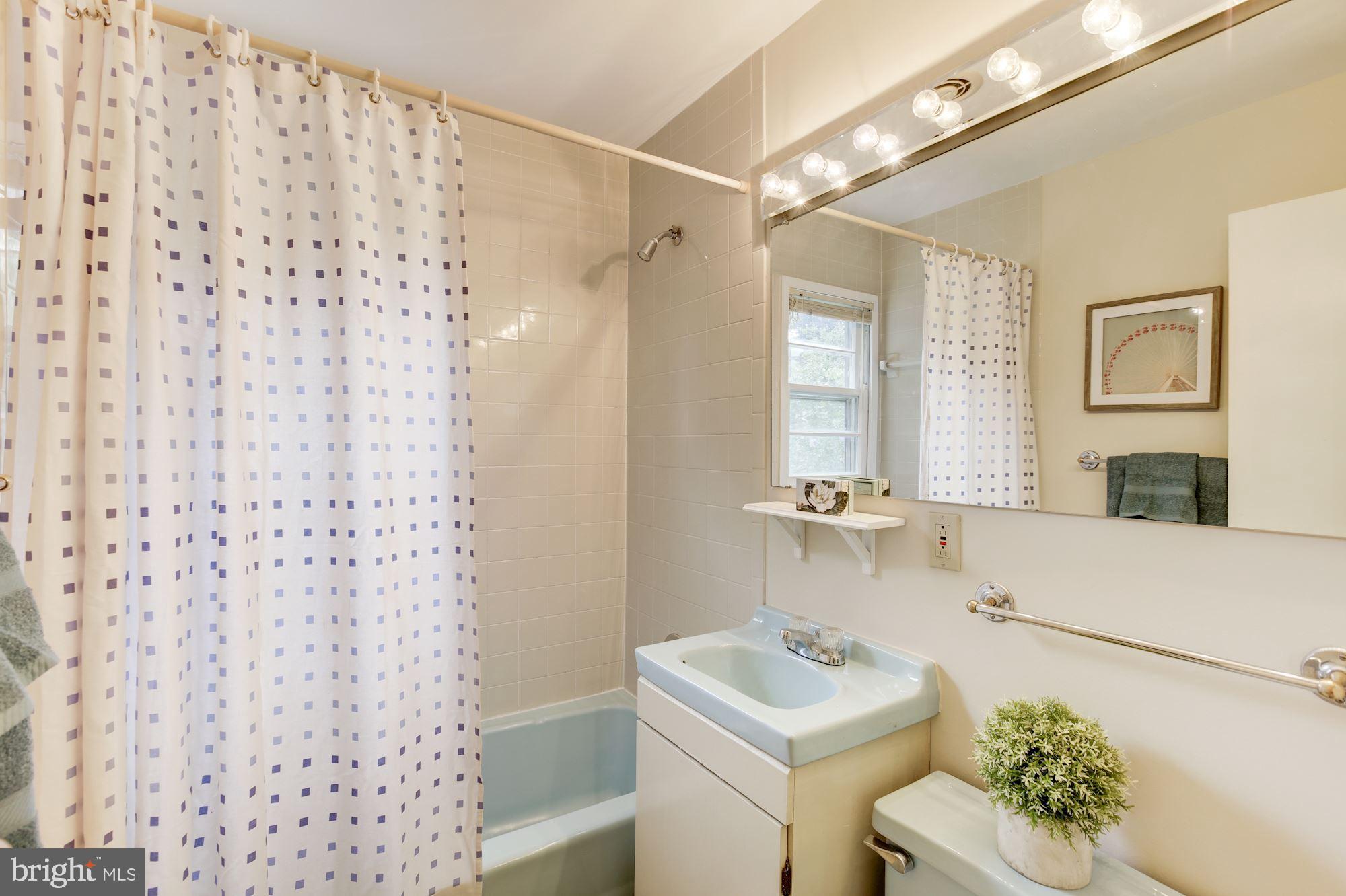 PIMMIT HILLS - Residential