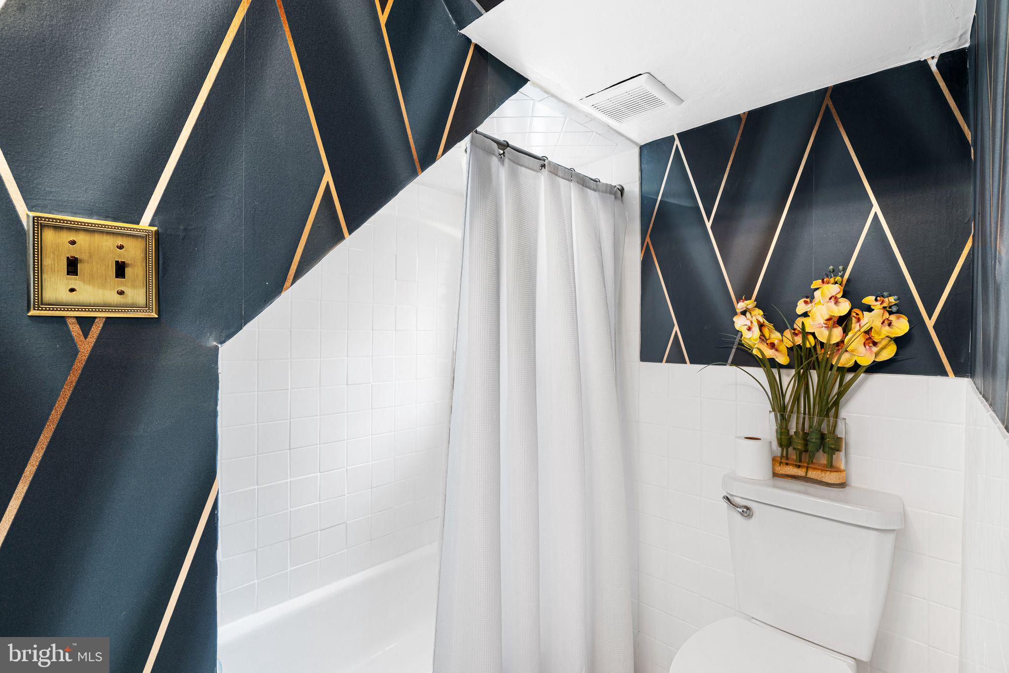 WASHINGTON SQ WEST - Residential Income