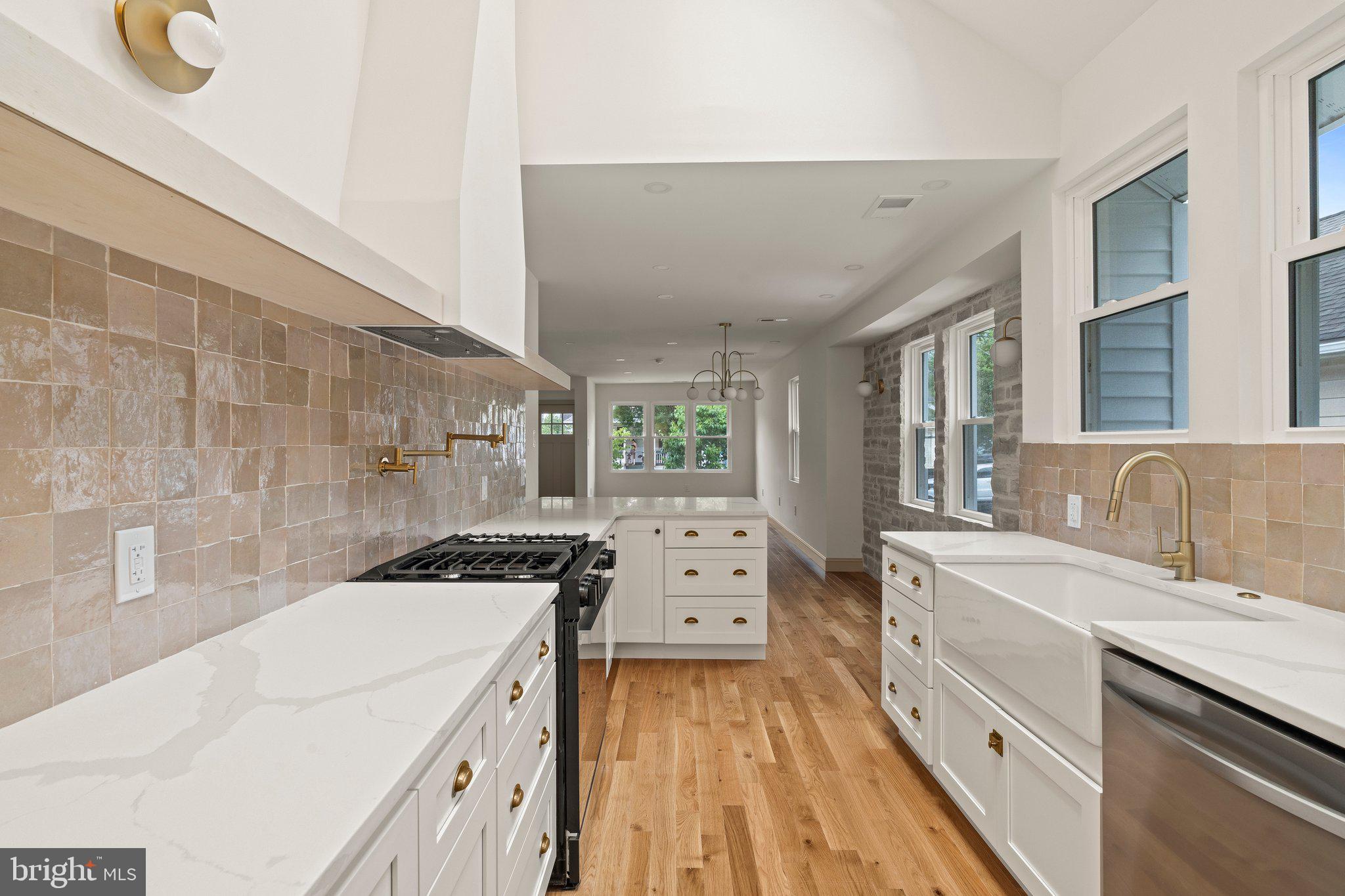 53 E COLLINGSWOOD AVENUE