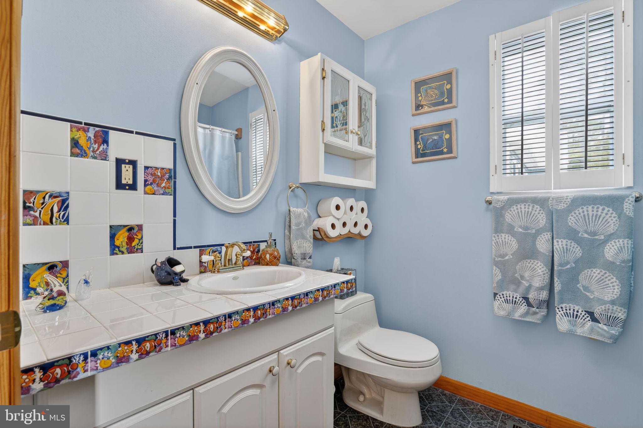 CAPTAIN'S COVE - Residential