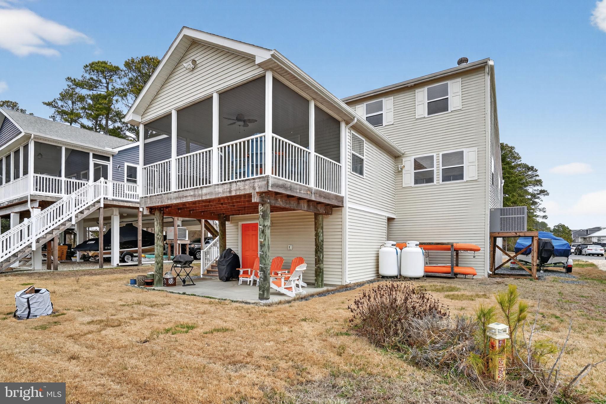 CAPTAIN'S COVE - Residential