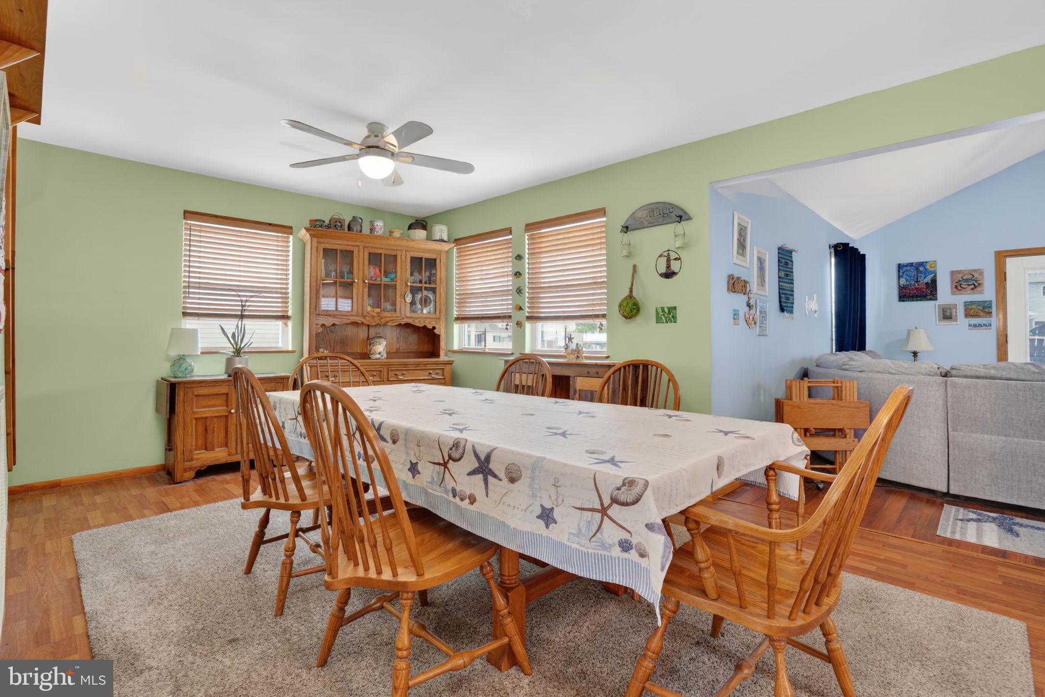 CAPTAIN'S COVE - Residential