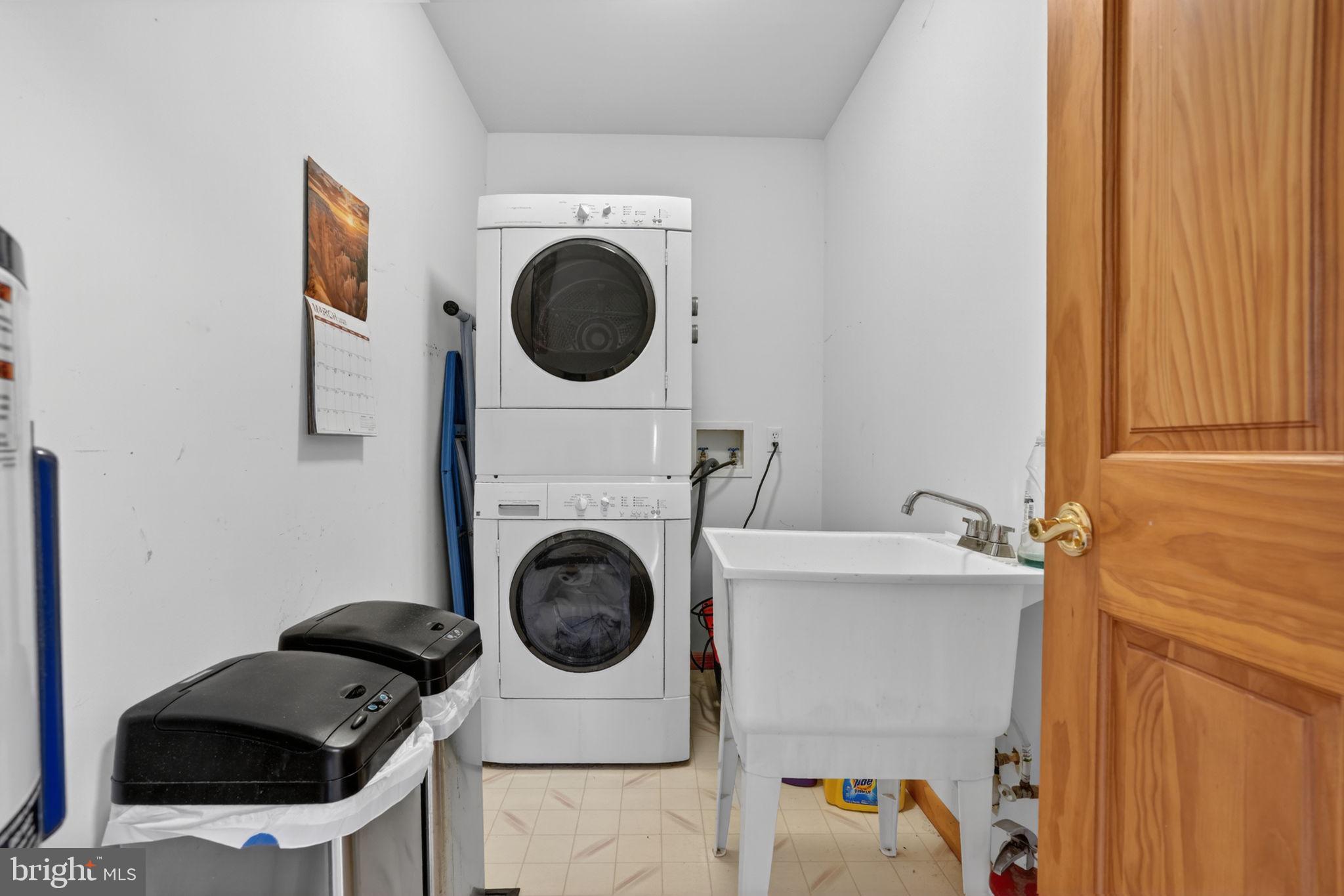 CAPTAIN'S COVE - Residential