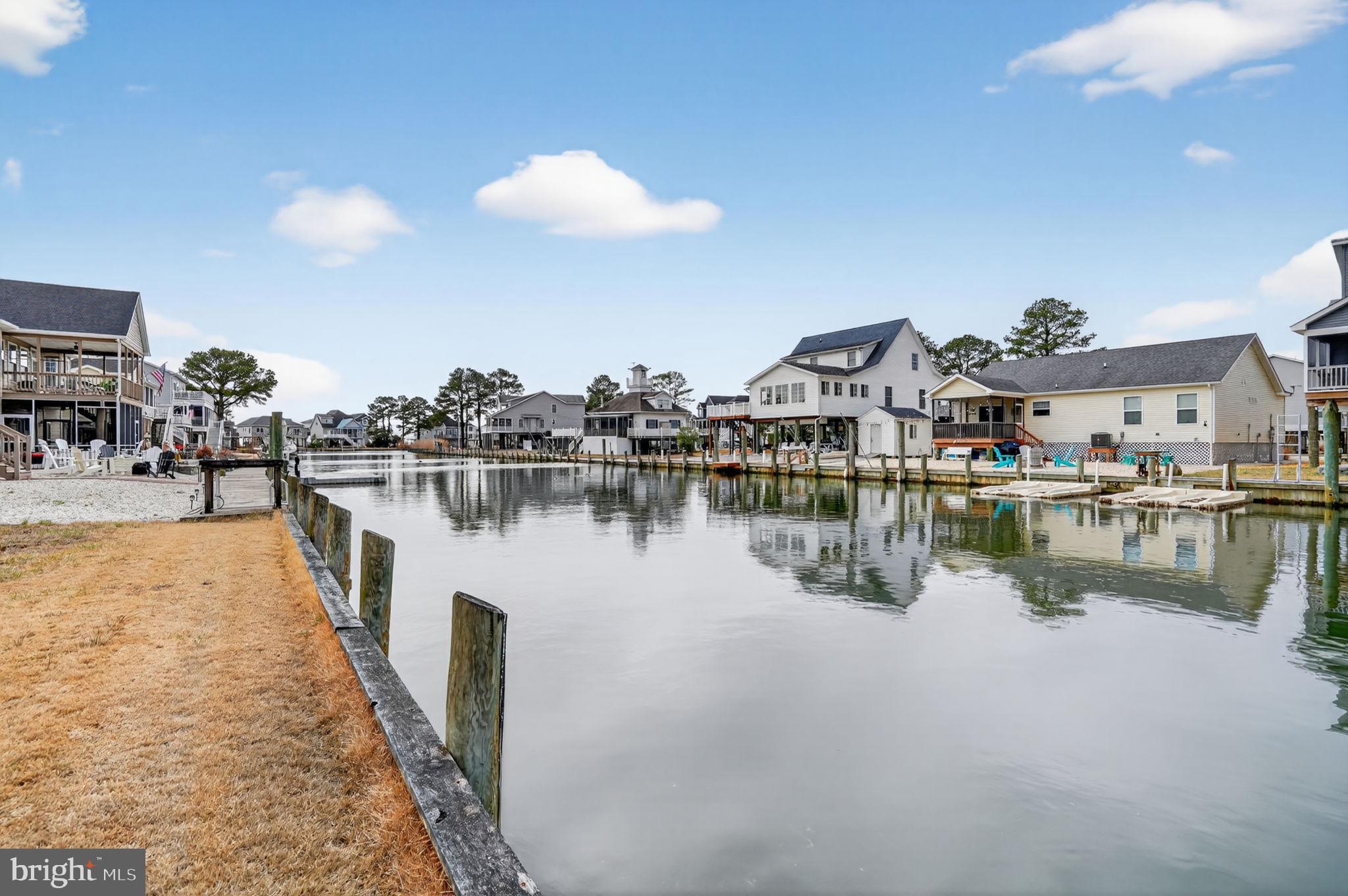 CAPTAIN'S COVE - Residential