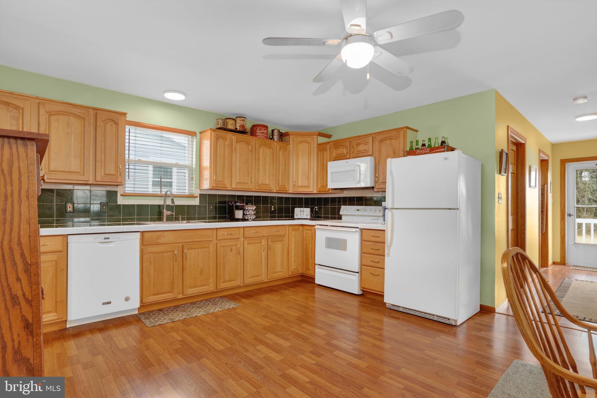 CAPTAIN'S COVE - Residential