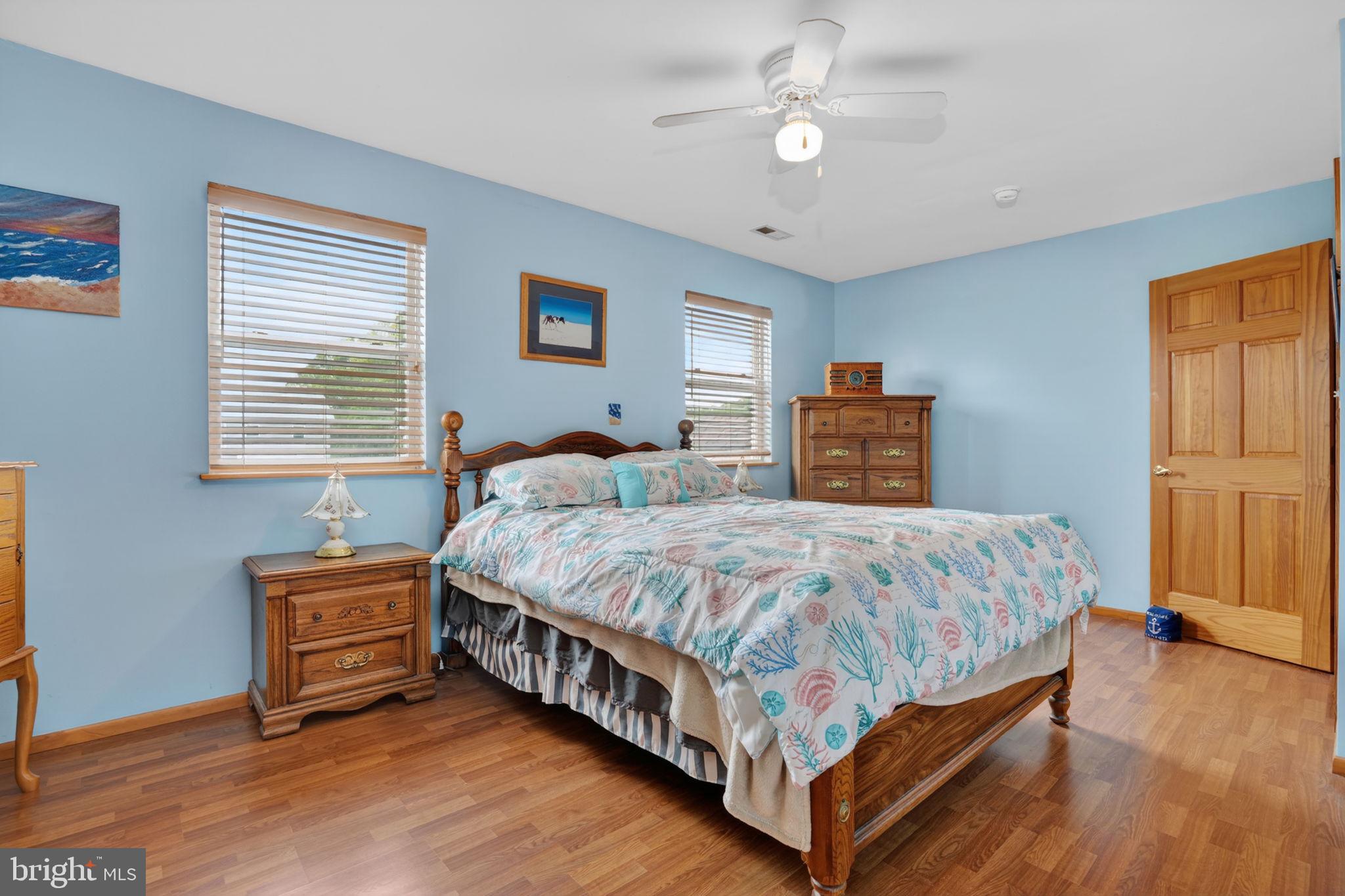 CAPTAIN'S COVE - Residential