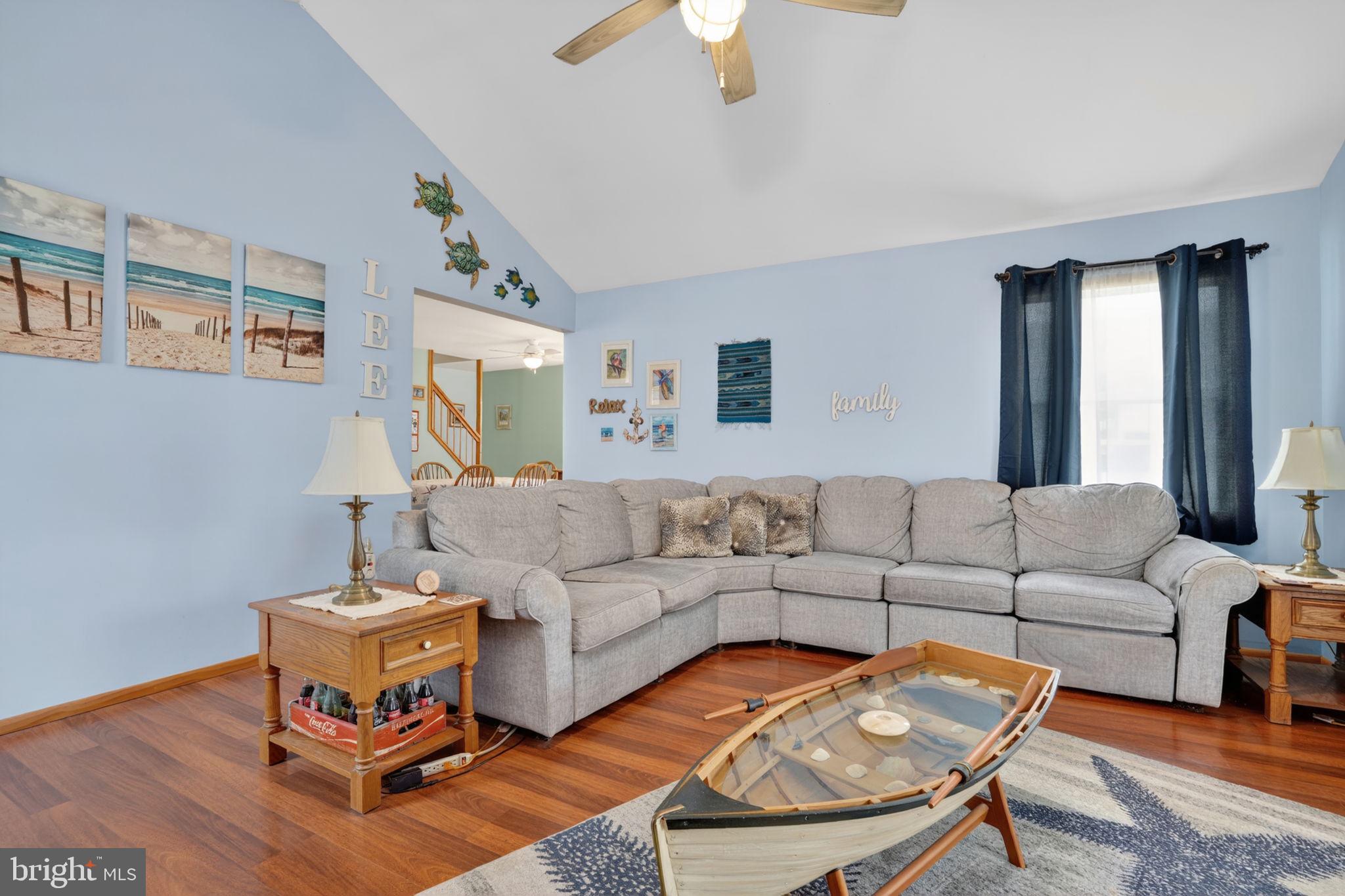 CAPTAIN'S COVE - Residential