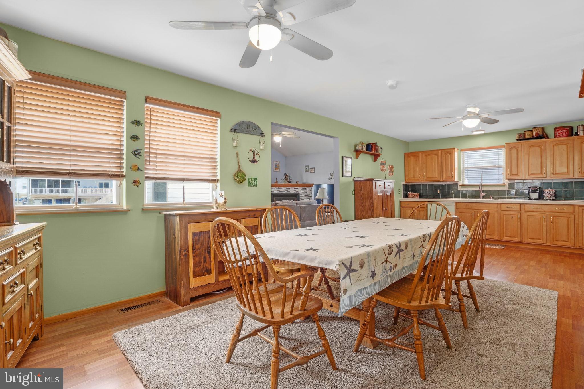 CAPTAIN'S COVE - Residential