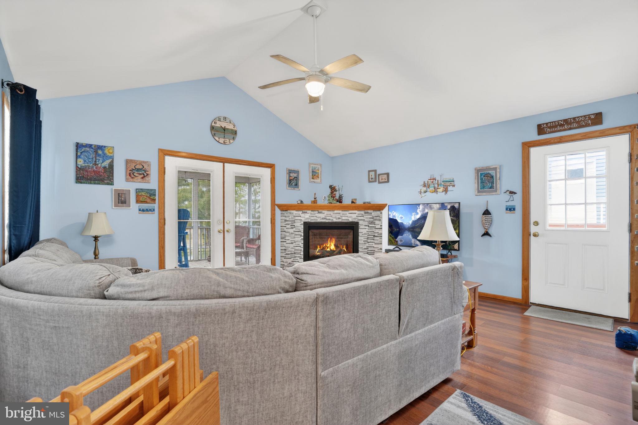 CAPTAIN'S COVE - Residential