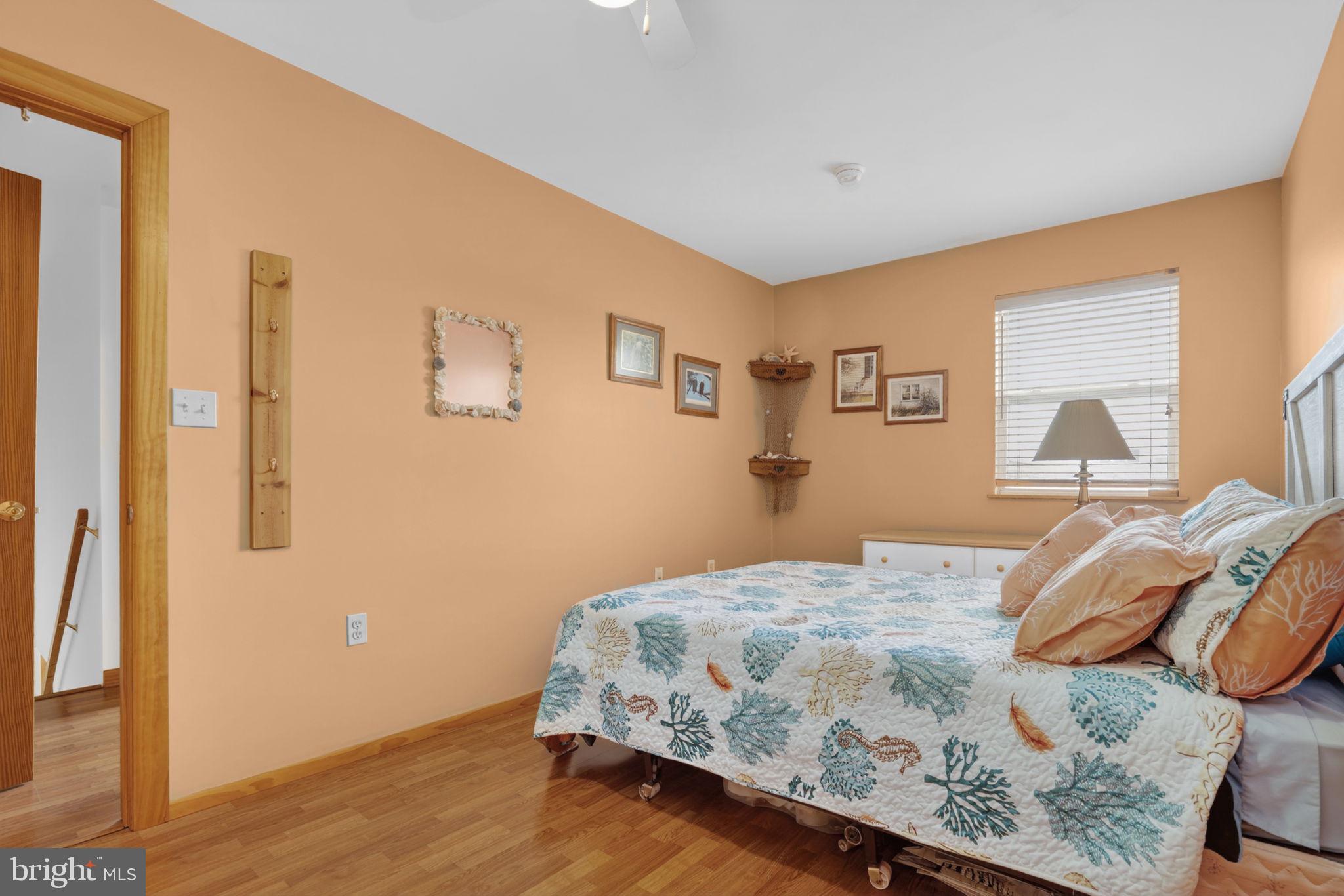 CAPTAIN'S COVE - Residential