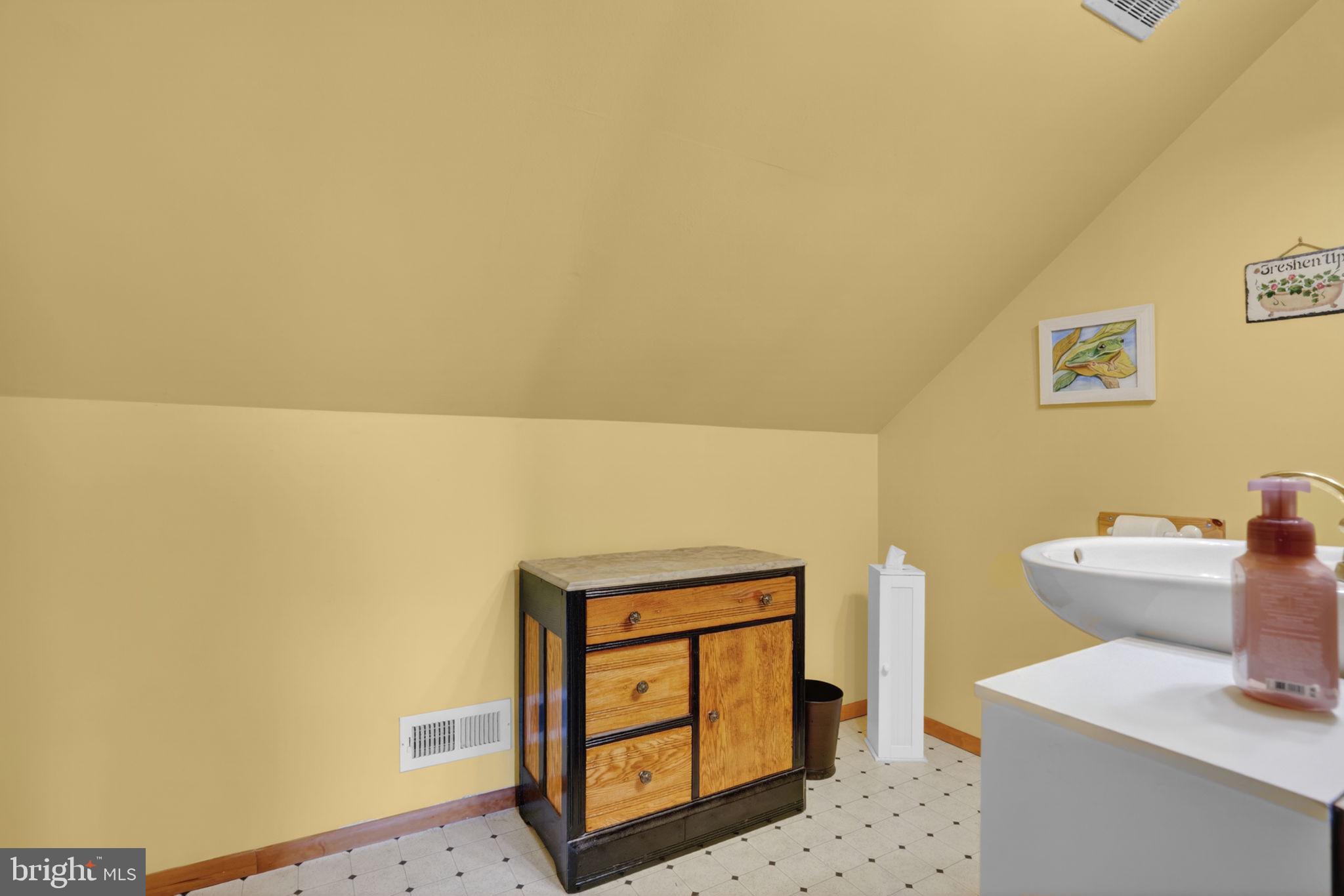 CAPTAIN'S COVE - Residential