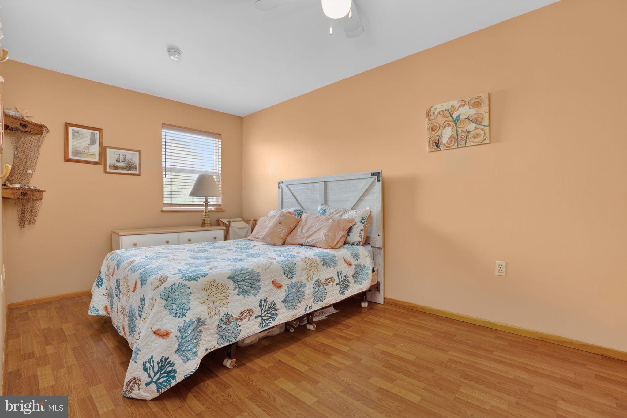 CAPTAIN'S COVE - Residential