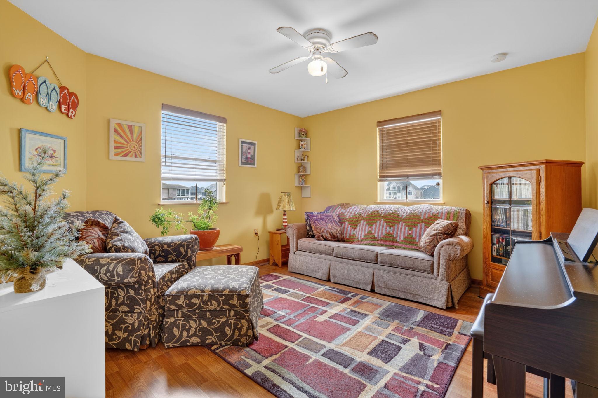 CAPTAIN'S COVE - Residential