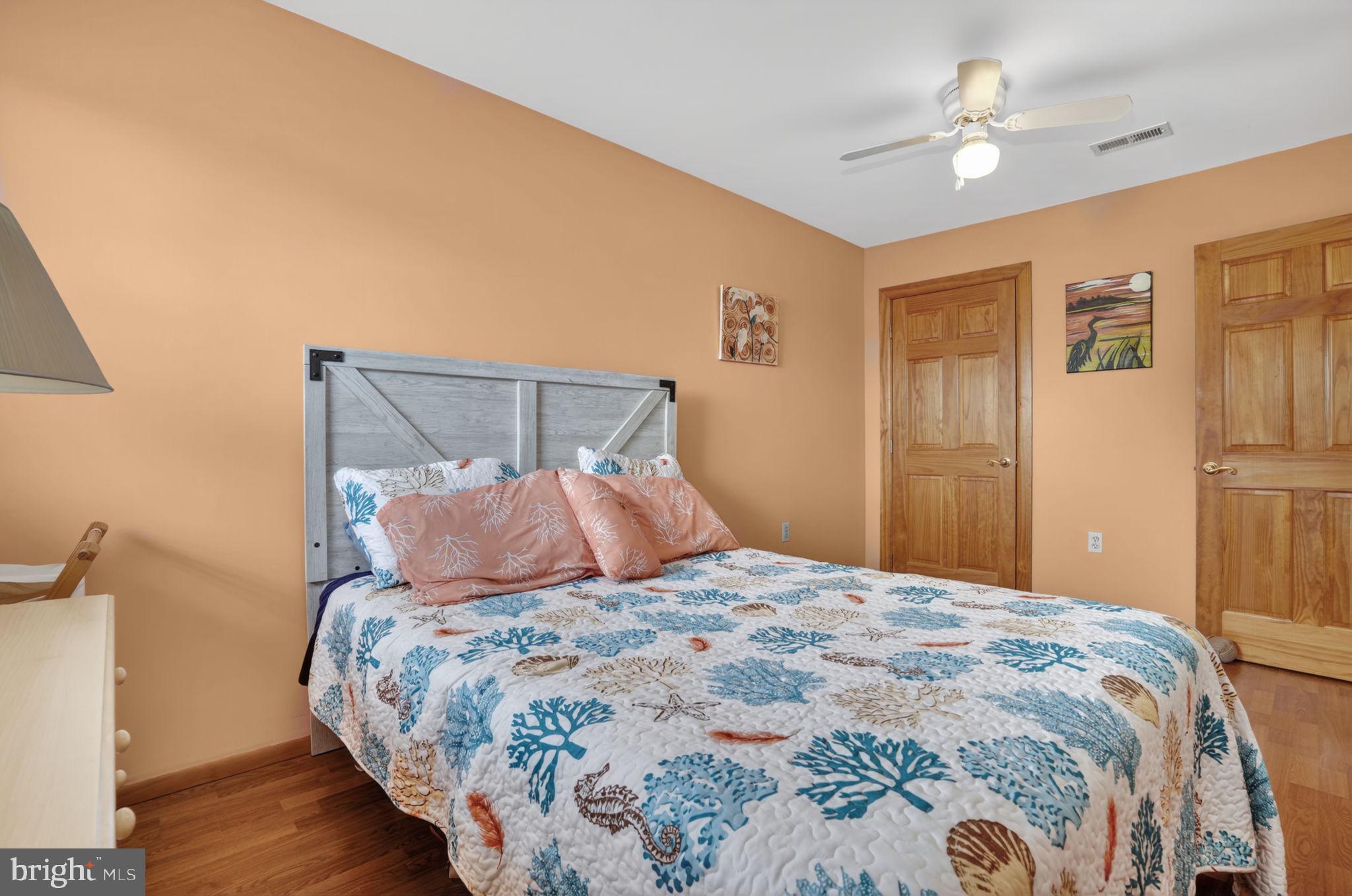 CAPTAIN'S COVE - Residential