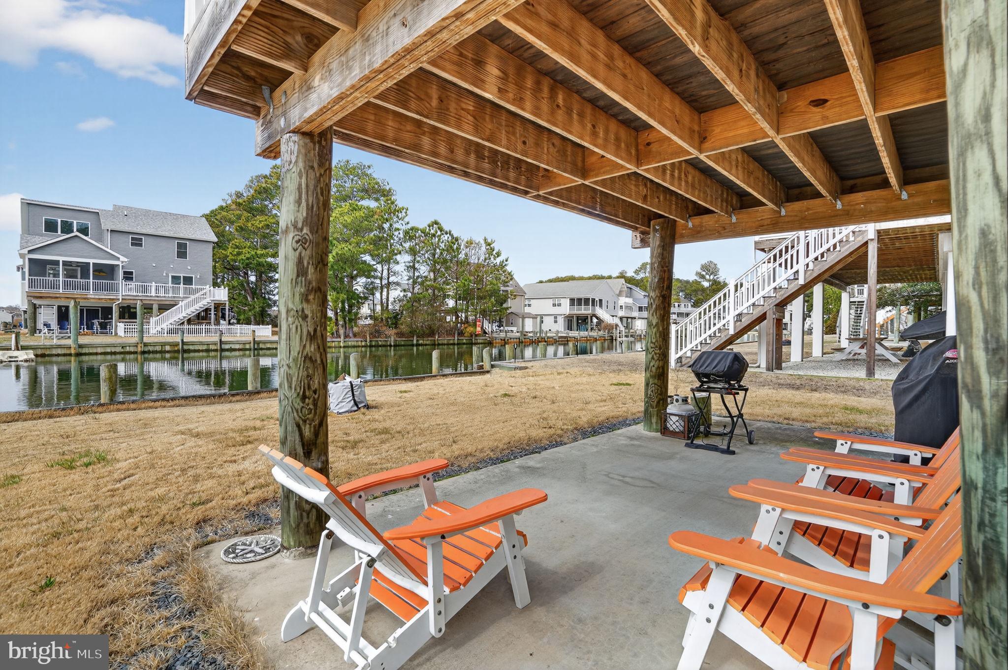 CAPTAIN'S COVE - Residential