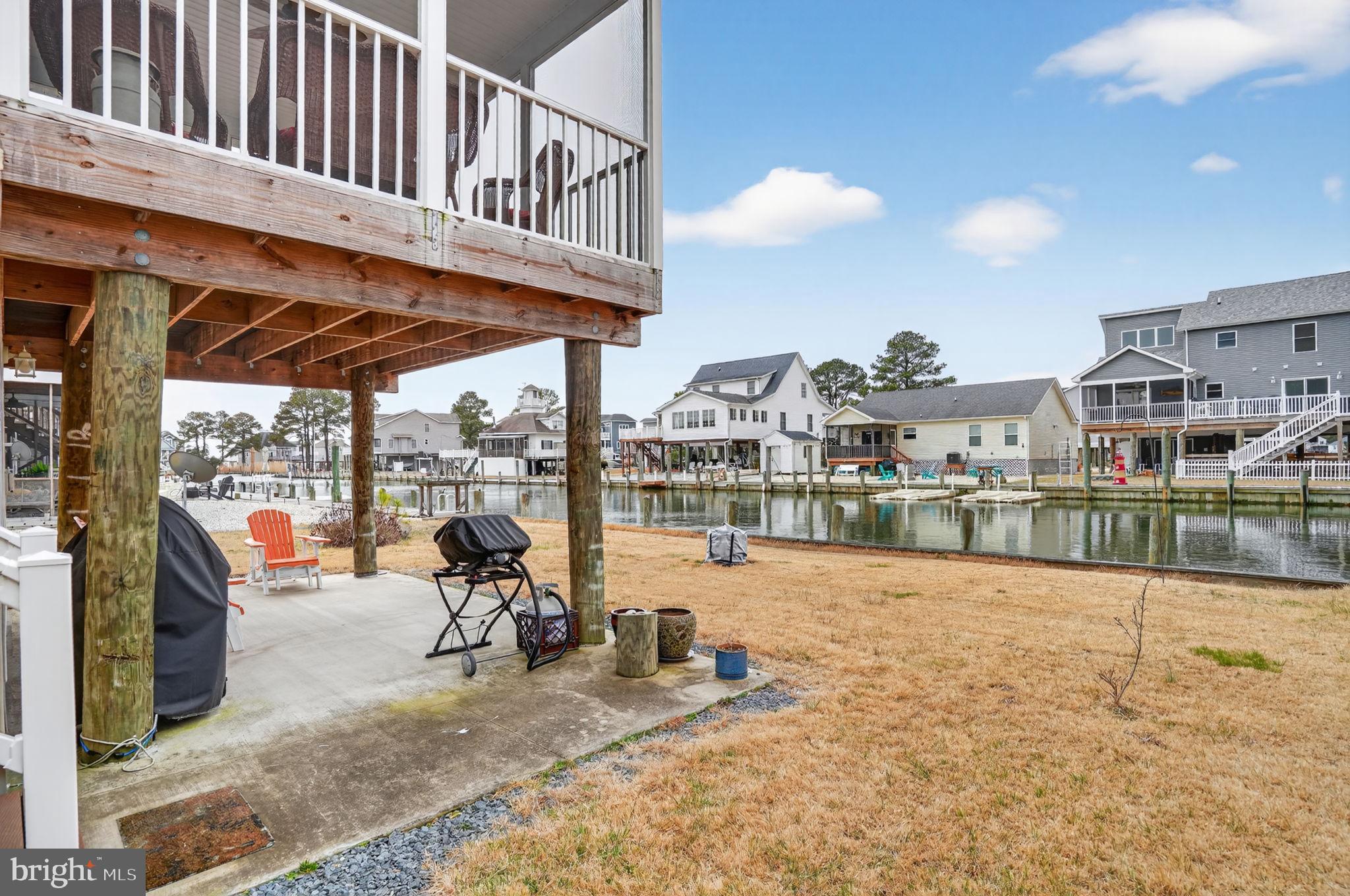 CAPTAIN'S COVE - Residential