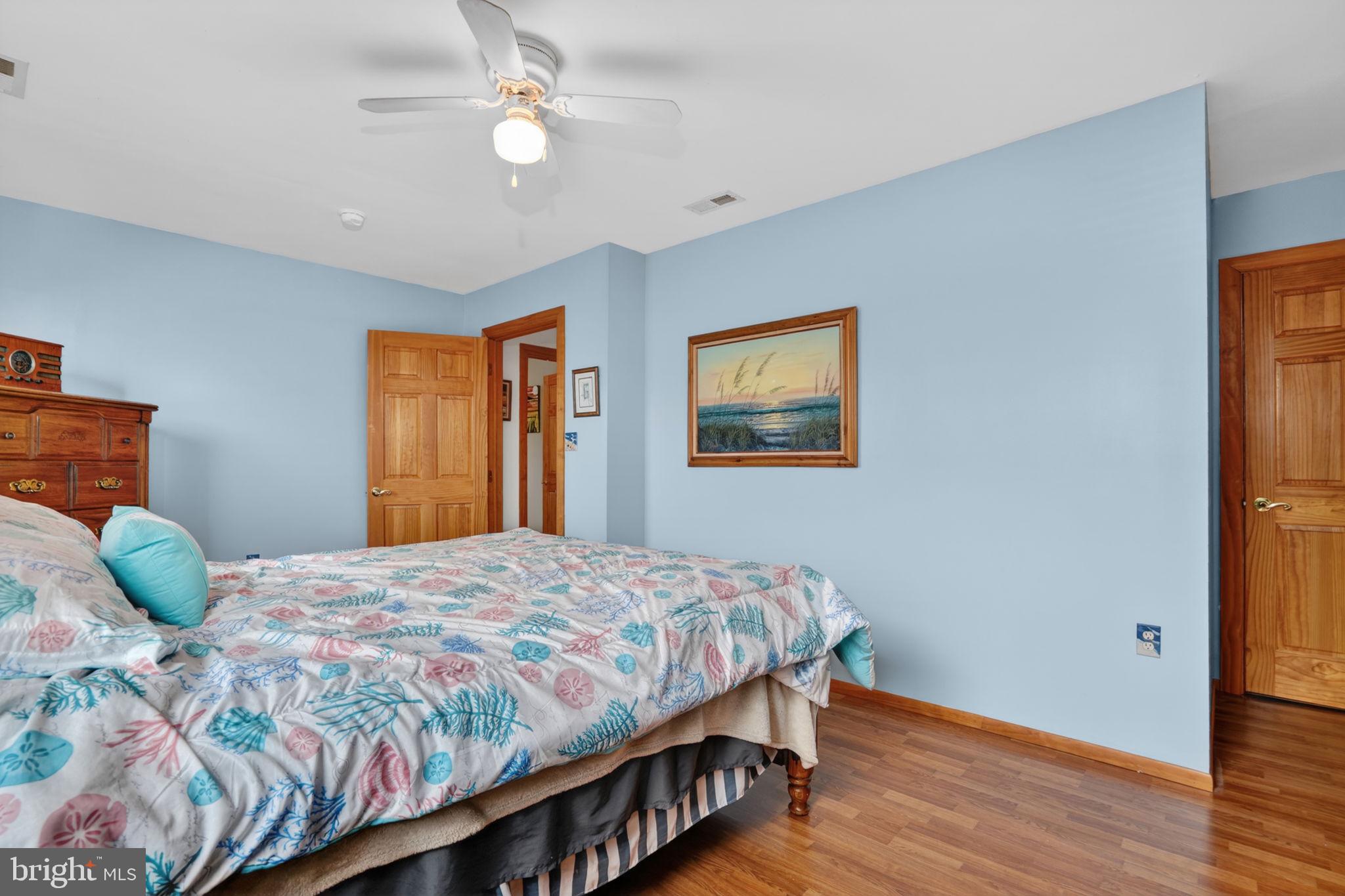 CAPTAIN'S COVE - Residential