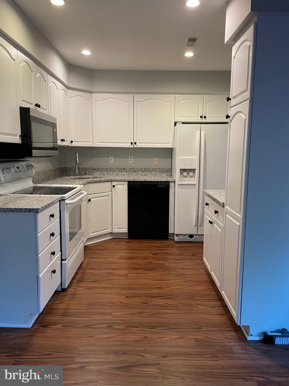 PARADISE - Residential Lease