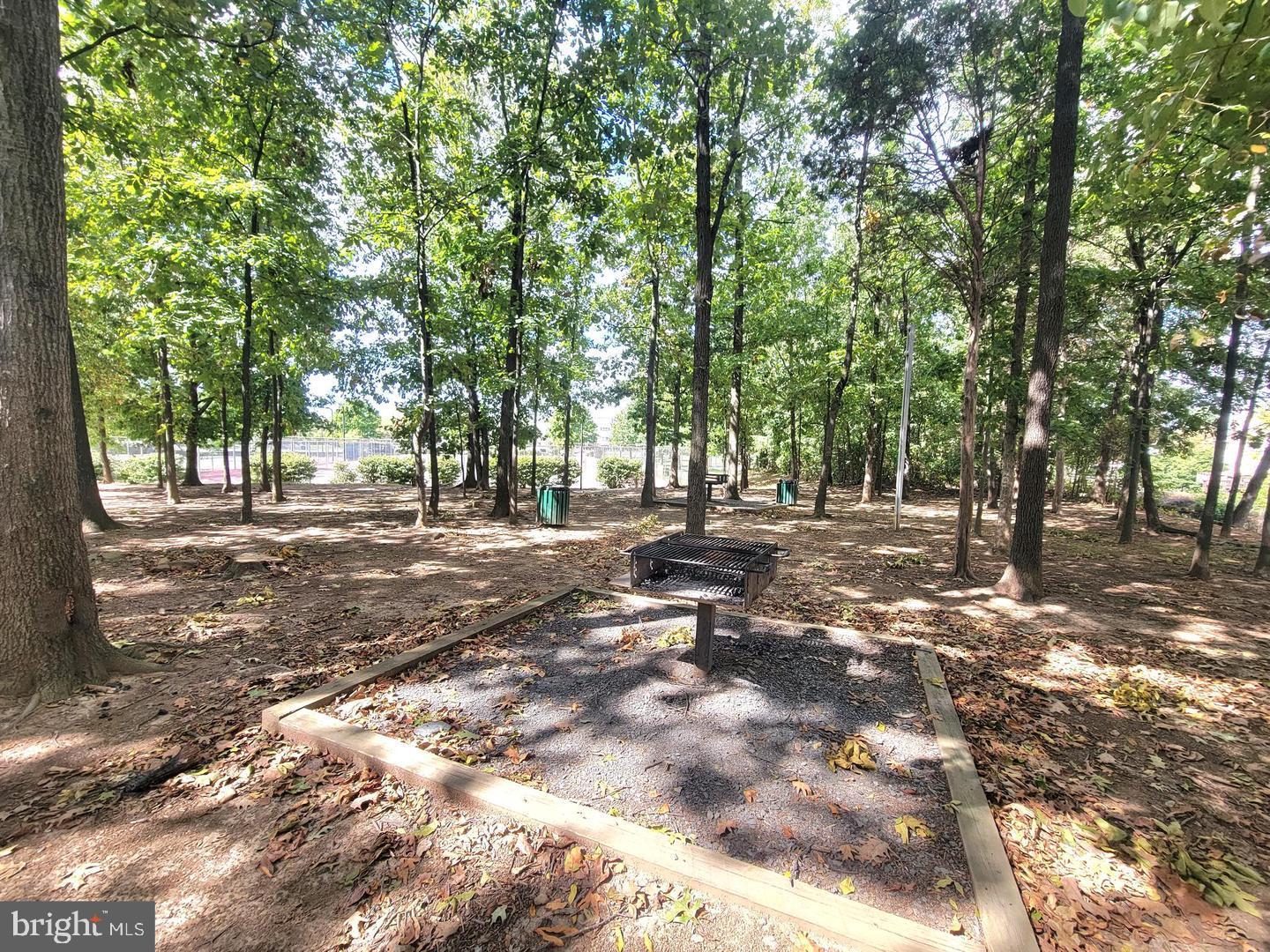 PARADISE - Residential Lease