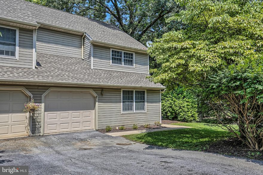 Wonderful end unit in Hummelstown. Easy layout, well kept and conveniently located. This home is a great choice for those looking for comfort and move in ready!