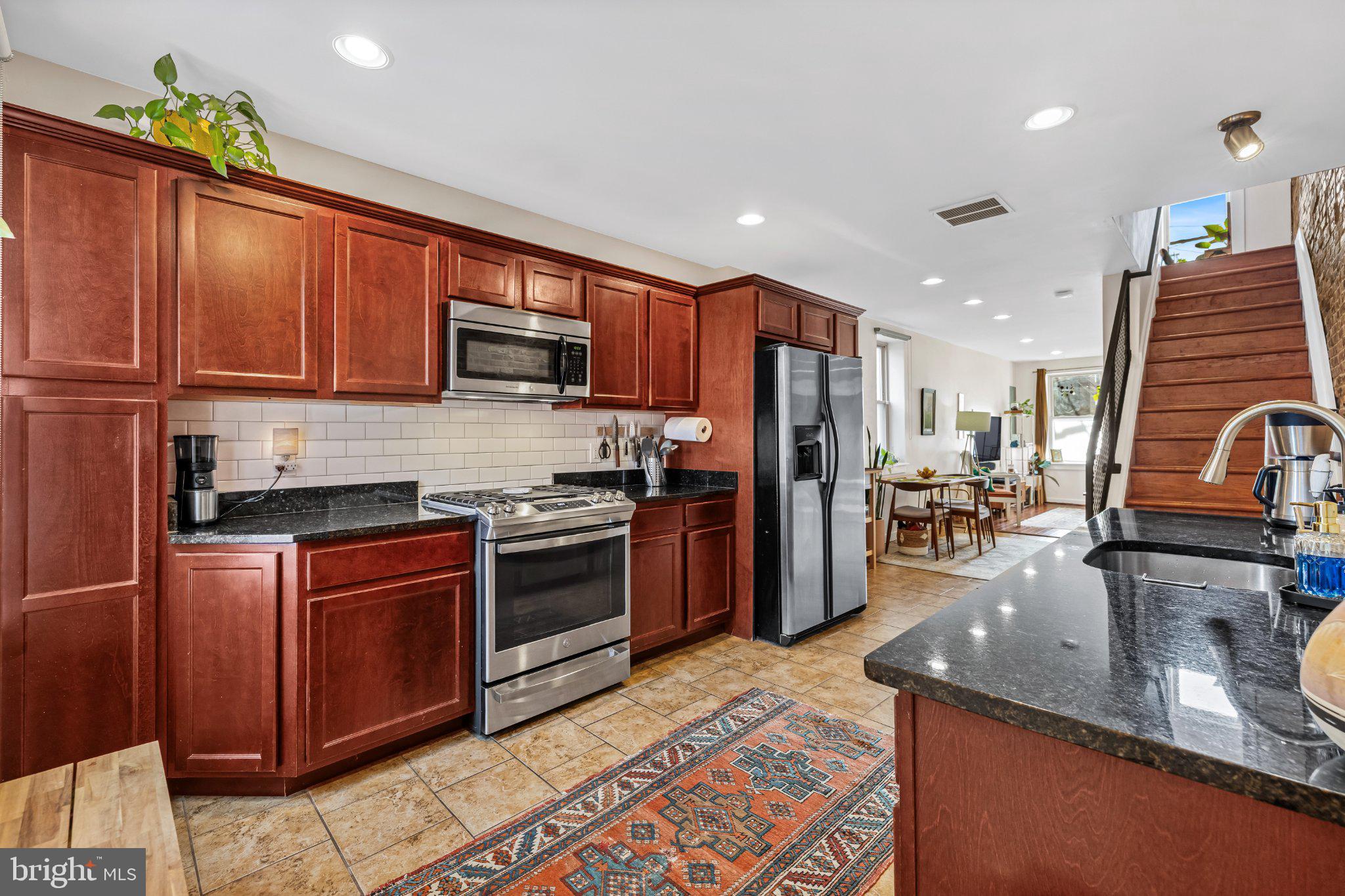 313 W 28TH STREET