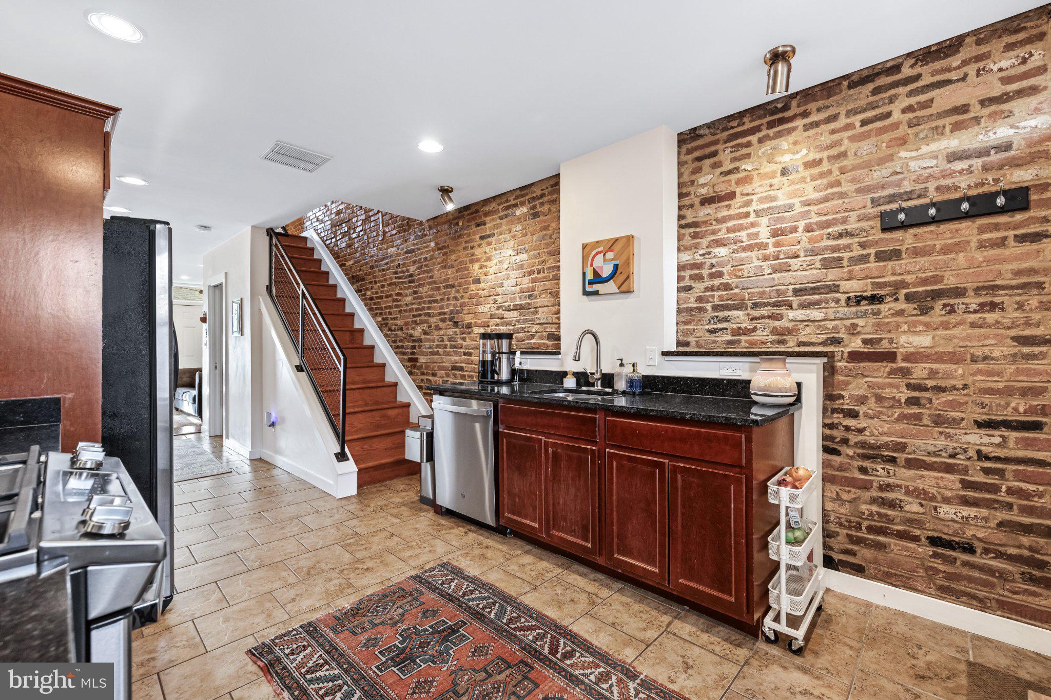 313 W 28TH STREET