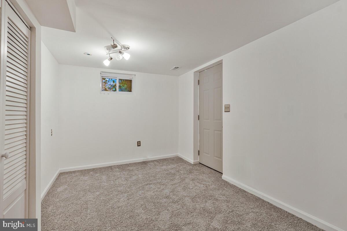 FOREST KNOLLS - Residential