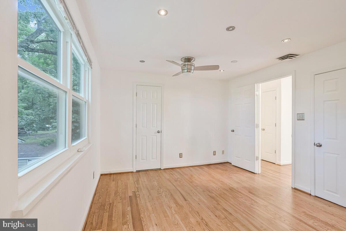 FOREST KNOLLS - Residential