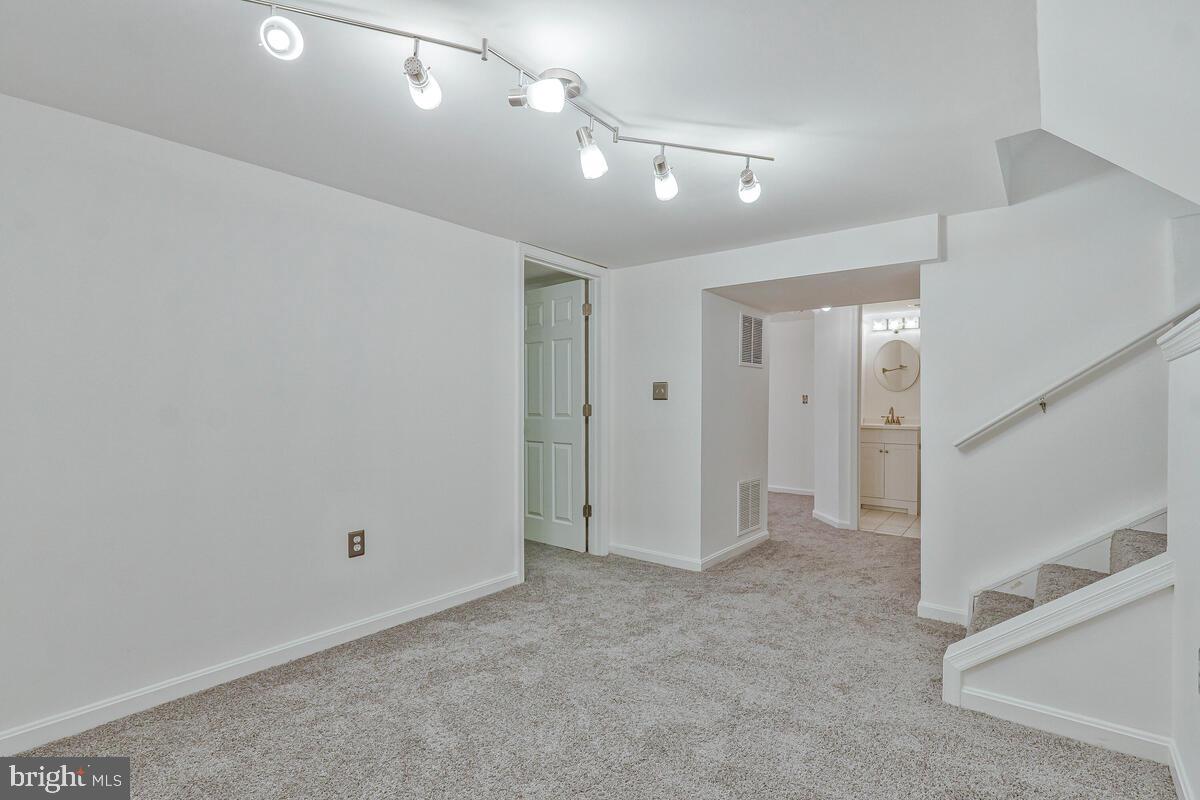 FOREST KNOLLS - Residential