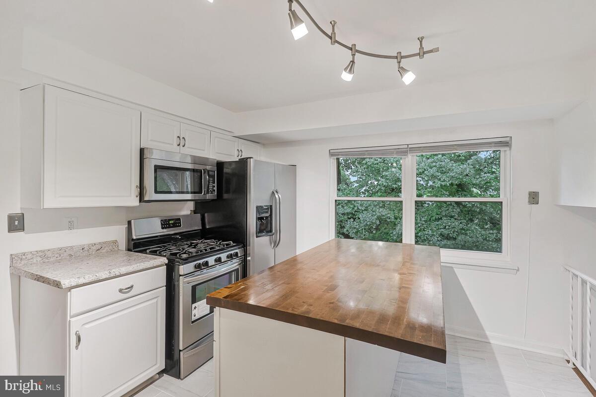 FOREST KNOLLS - Residential