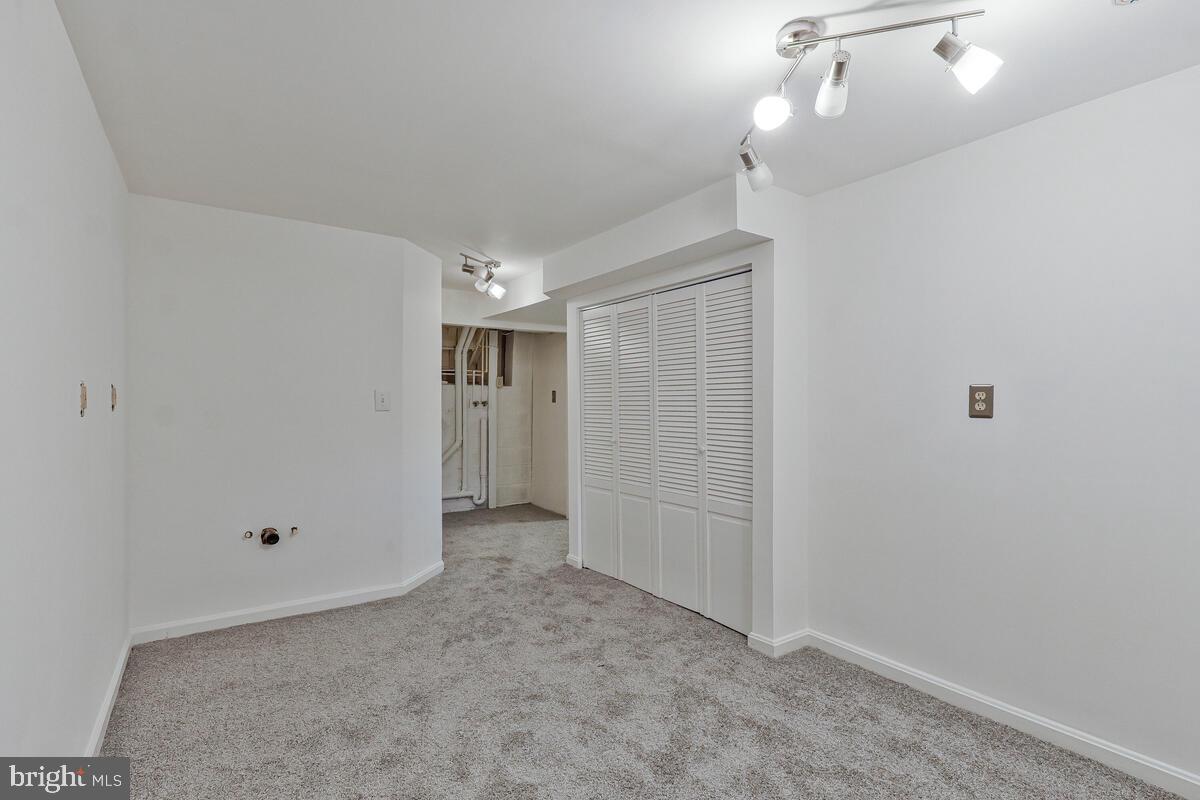 FOREST KNOLLS - Residential