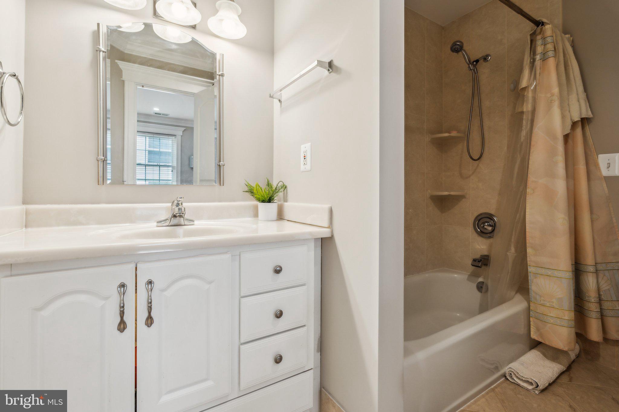 HARRIETT PARK - Residential