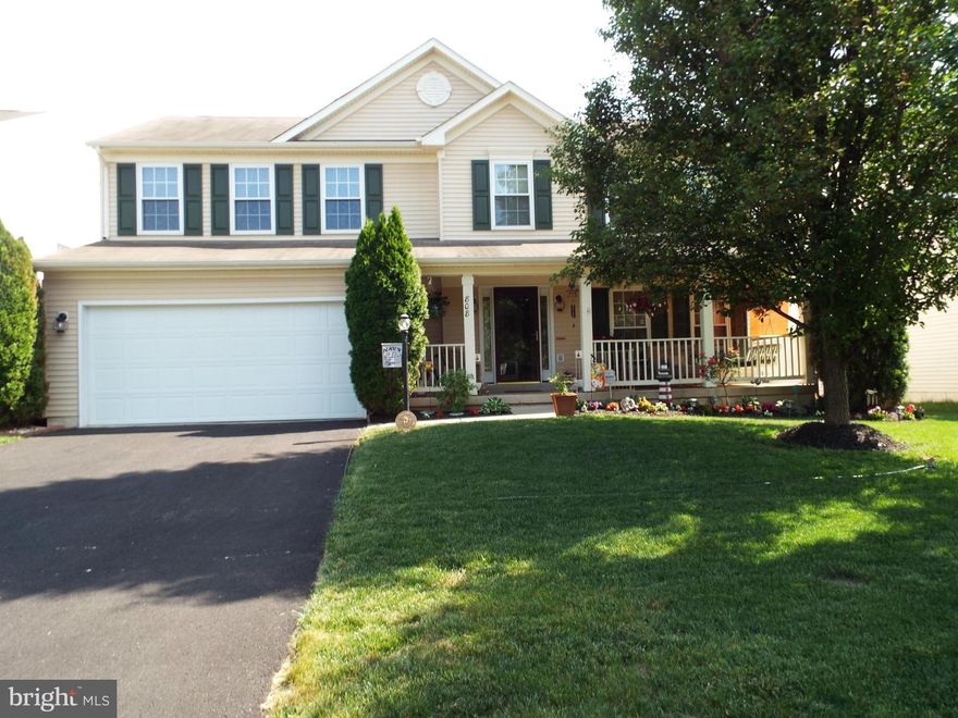 If you are looking for a beautiful, move in ready home in a great community close to town, you must see this home! Perfect for entertaining with a built in grill, deck and fenced-in back yard. Mature trees add privacy to sparkling in-ground pool and built in hot tub. This home offers 3 fully finished levels to include a gorgeous eat-in kitchen with granite. You won't be disappointed!
