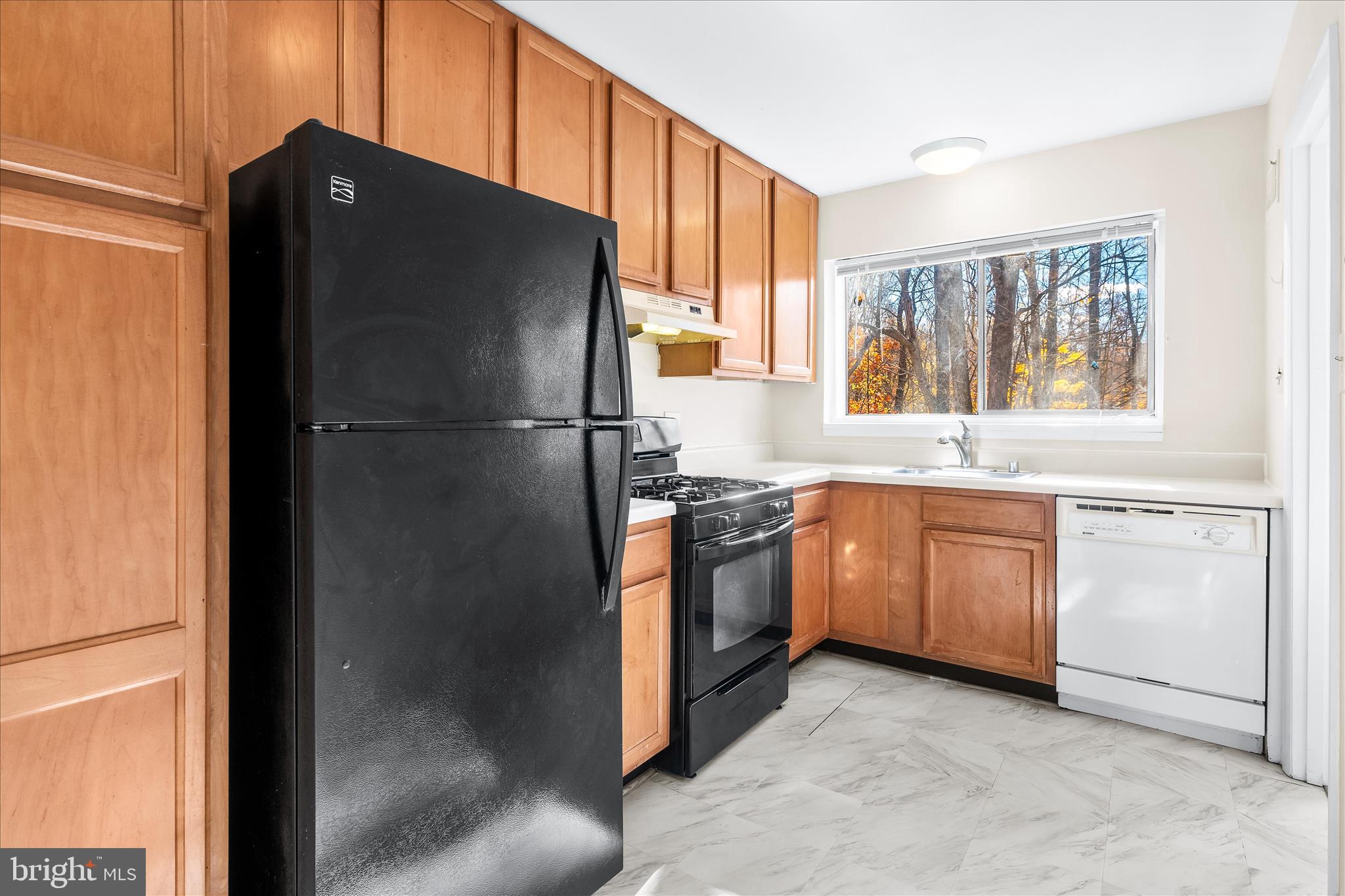 PARKSIDE CONDOMINIUMS - Residential Lease