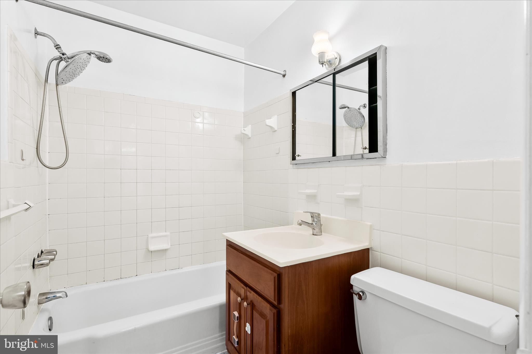 PARKSIDE CONDOMINIUMS - Residential Lease