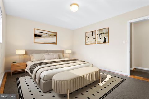 Photo of 10631 Weymouth Street #10631, BETHESDA, MD 20814 (MLS # MDMC2209160)