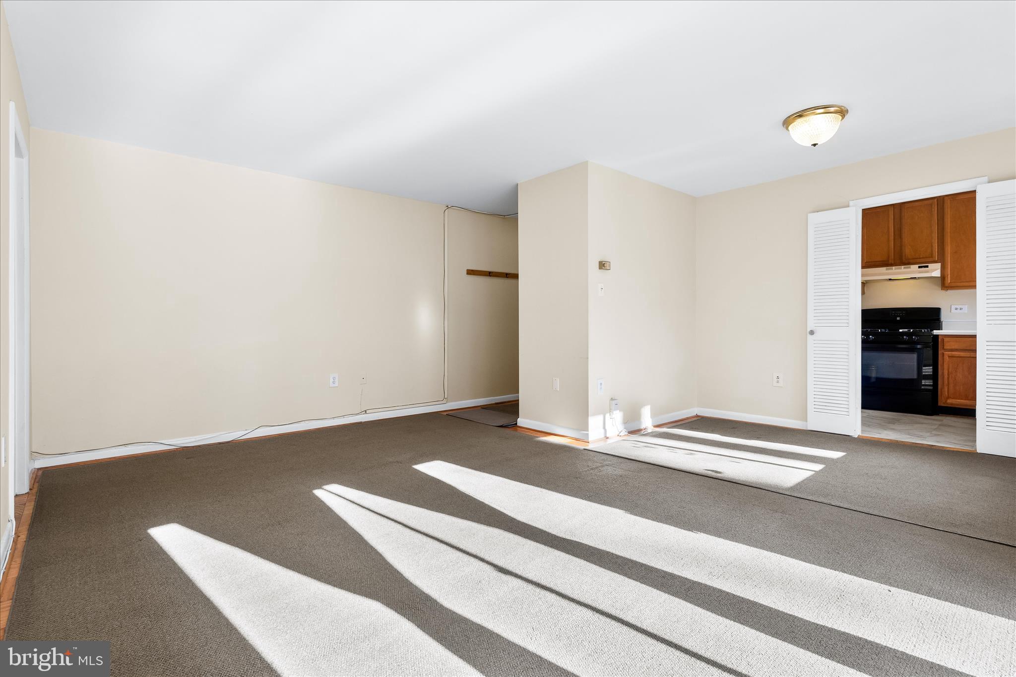 PARKSIDE CONDOMINIUMS - Residential Lease