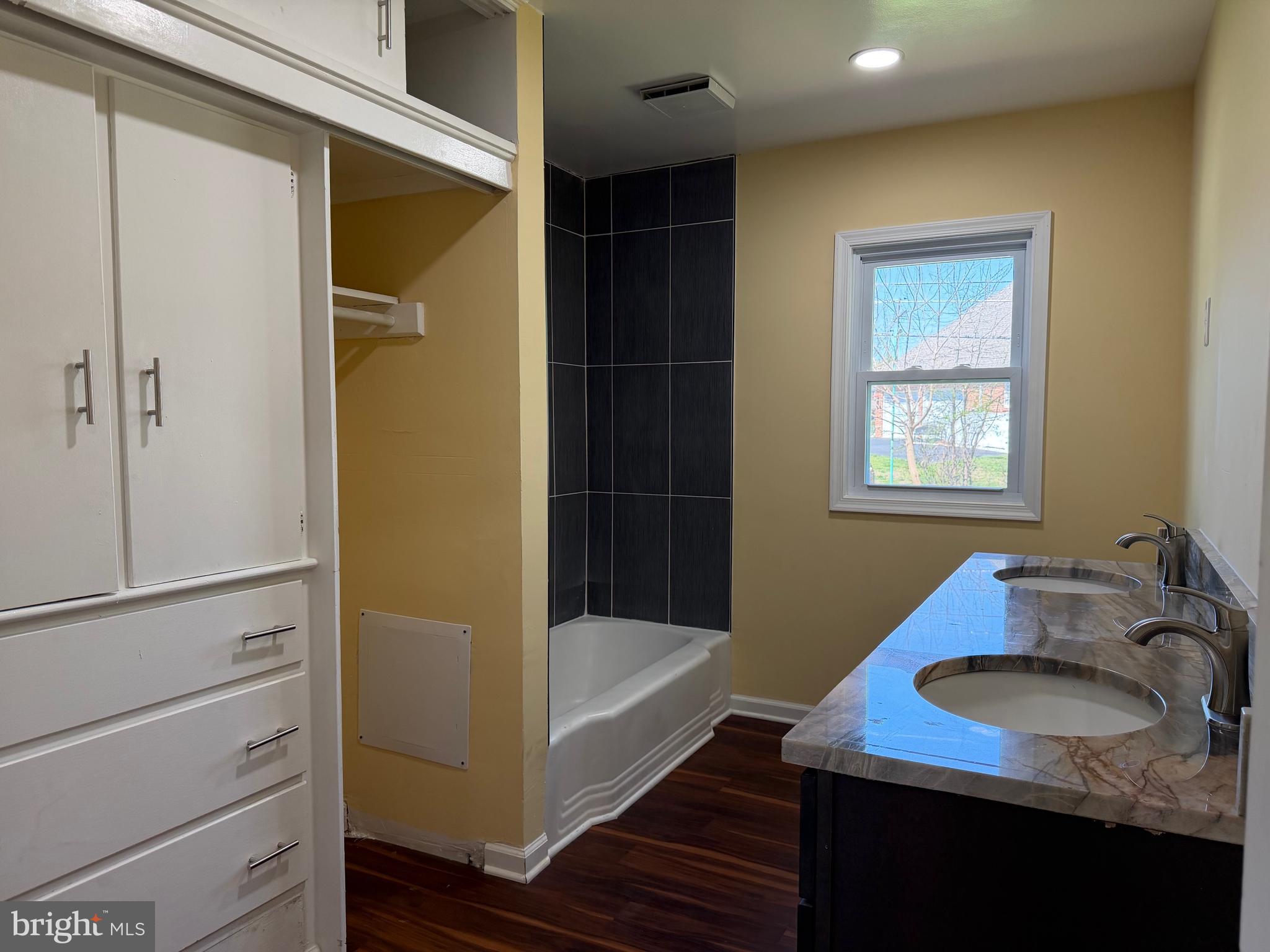 NORTH END - Residential