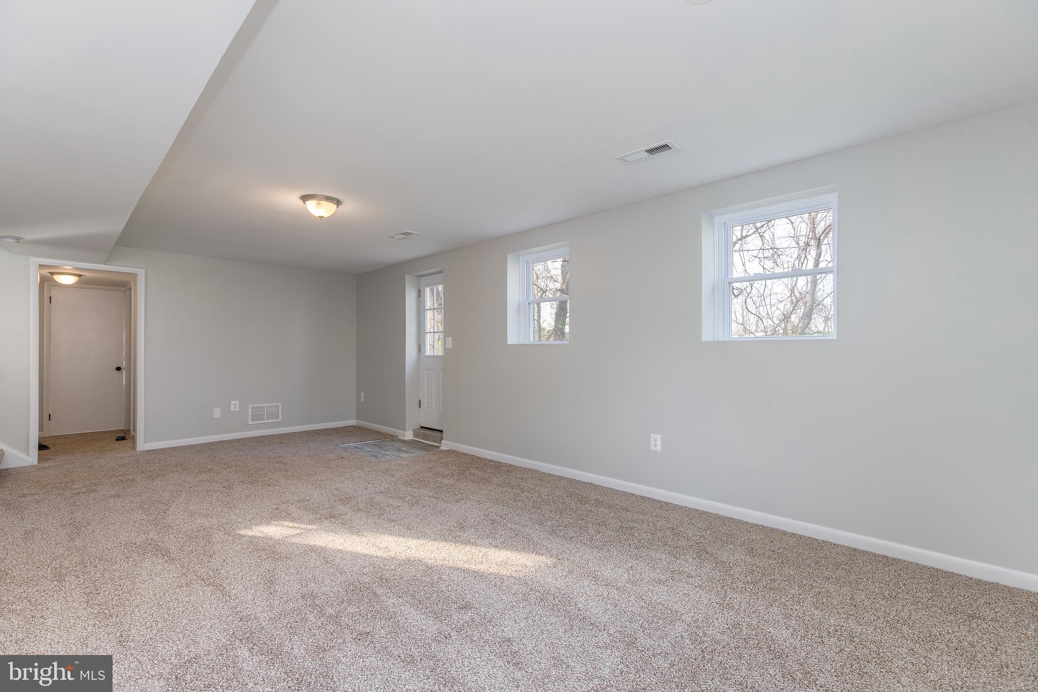 TEN ACRES - Residential