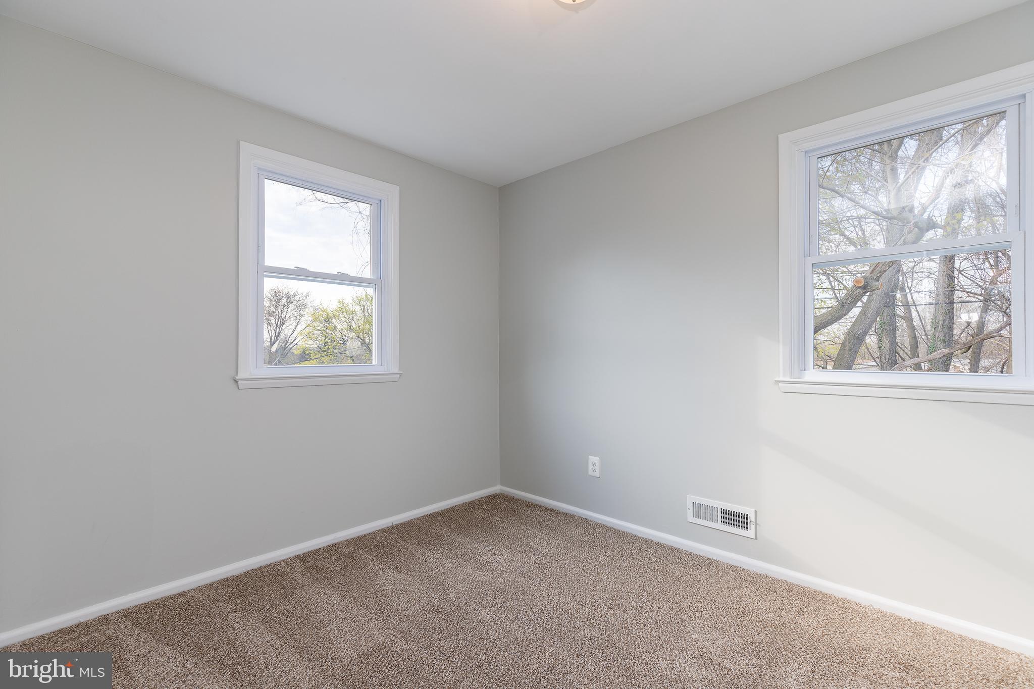 TEN ACRES - Residential