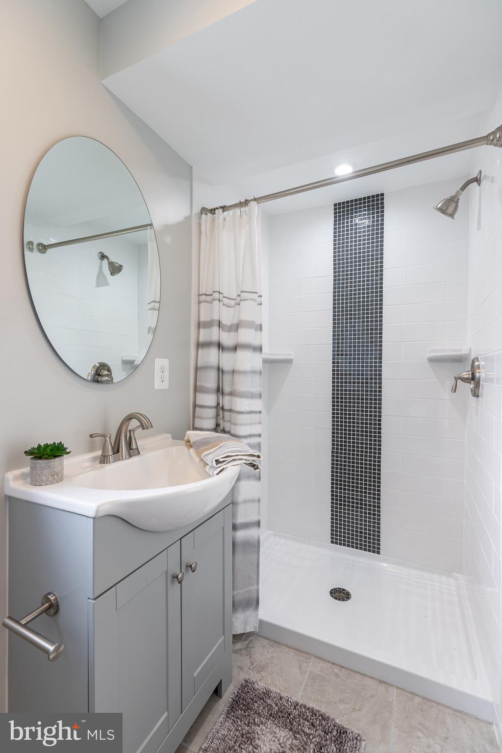 TEN ACRES - Residential