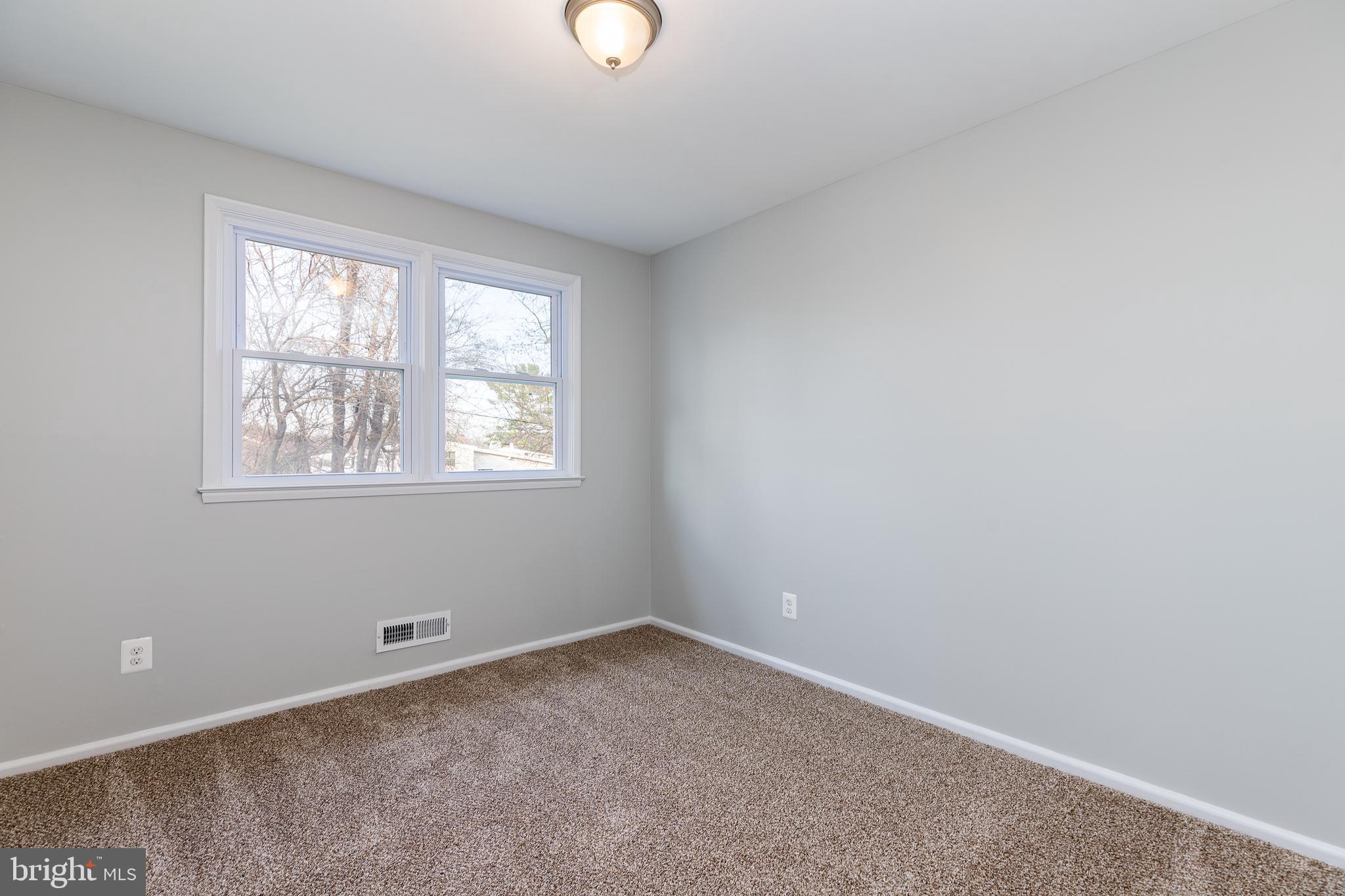 TEN ACRES - Residential