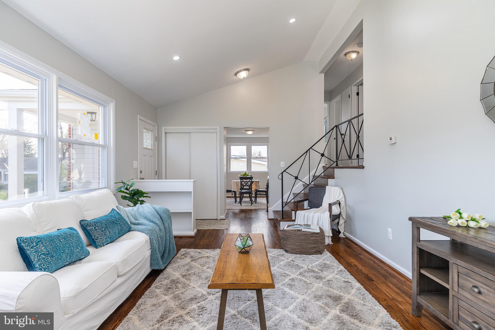 TEN ACRES - Residential