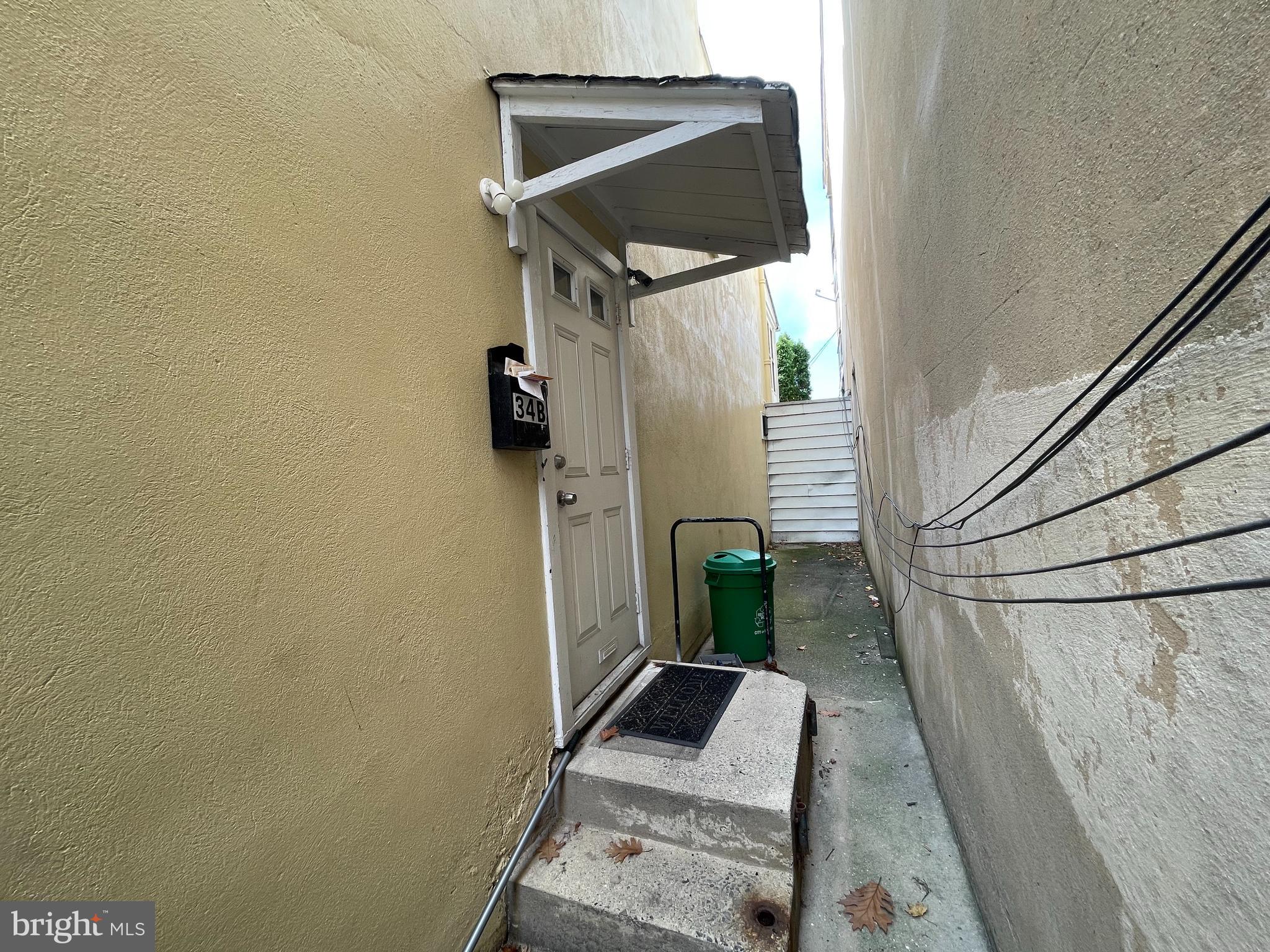 34 N 11TH STREET 2ND FLOOR