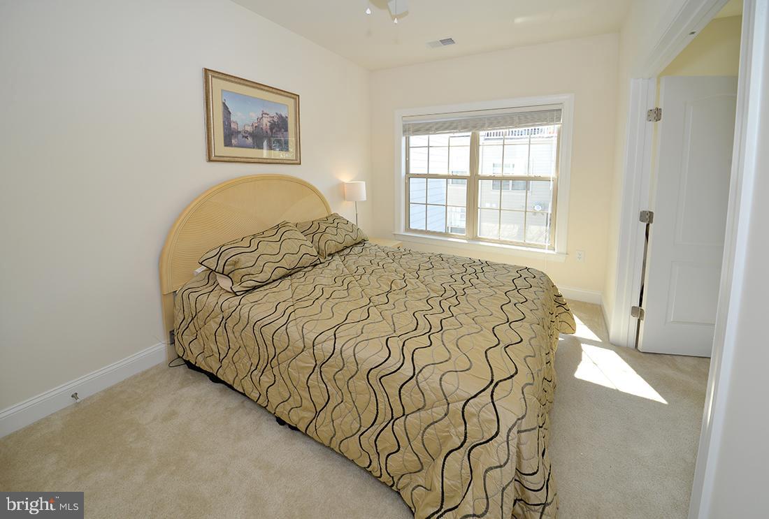 BUCKINGHAM COMMONS - Residential Lease