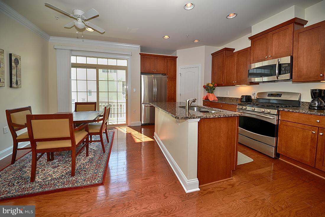 BUCKINGHAM COMMONS - Residential Lease