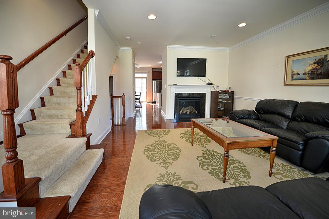 BUCKINGHAM COMMONS - Residential Lease