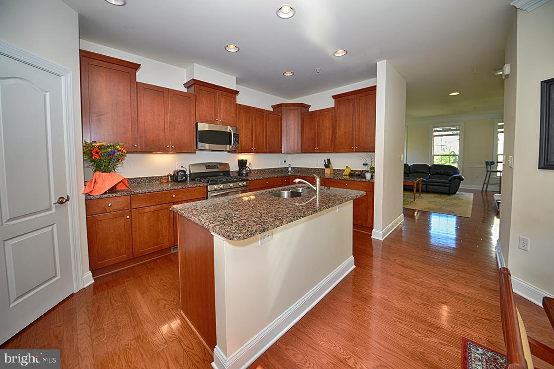 BUCKINGHAM COMMONS - Residential Lease